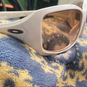 Ladies Oakley Ravishing sunglasses